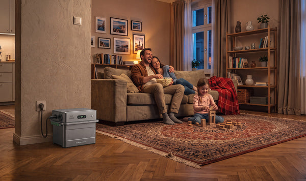 Afbeeldingen die de installatie van een Zendure-thuisbatterijsysteem in een woning tonen