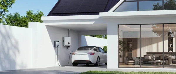 Illustratie van een slimme laadpaal voor thuis dat een elektrisch voertuig oplaadt