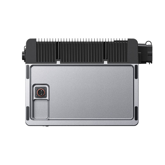 Zicht van onderaf op de SolarFlow 2400 AC